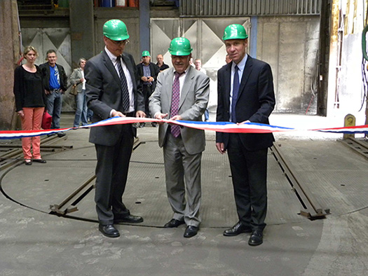 Inauguration de la nouvelle ligne de moulage par le Sous-Préfet et le Maire de Châteaubriant